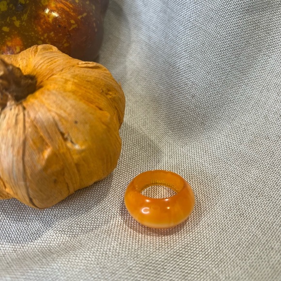 Orange vintage plastic ring 1960s – 1970s - Picture 4 of 4